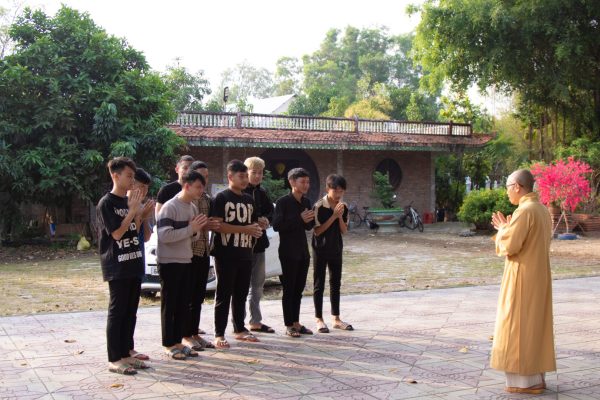NÉT ĐẸP CHĂM SÓC NGÔI NHÀ CỦA PHẬT TRƯỚC THỀM NĂM MỚI